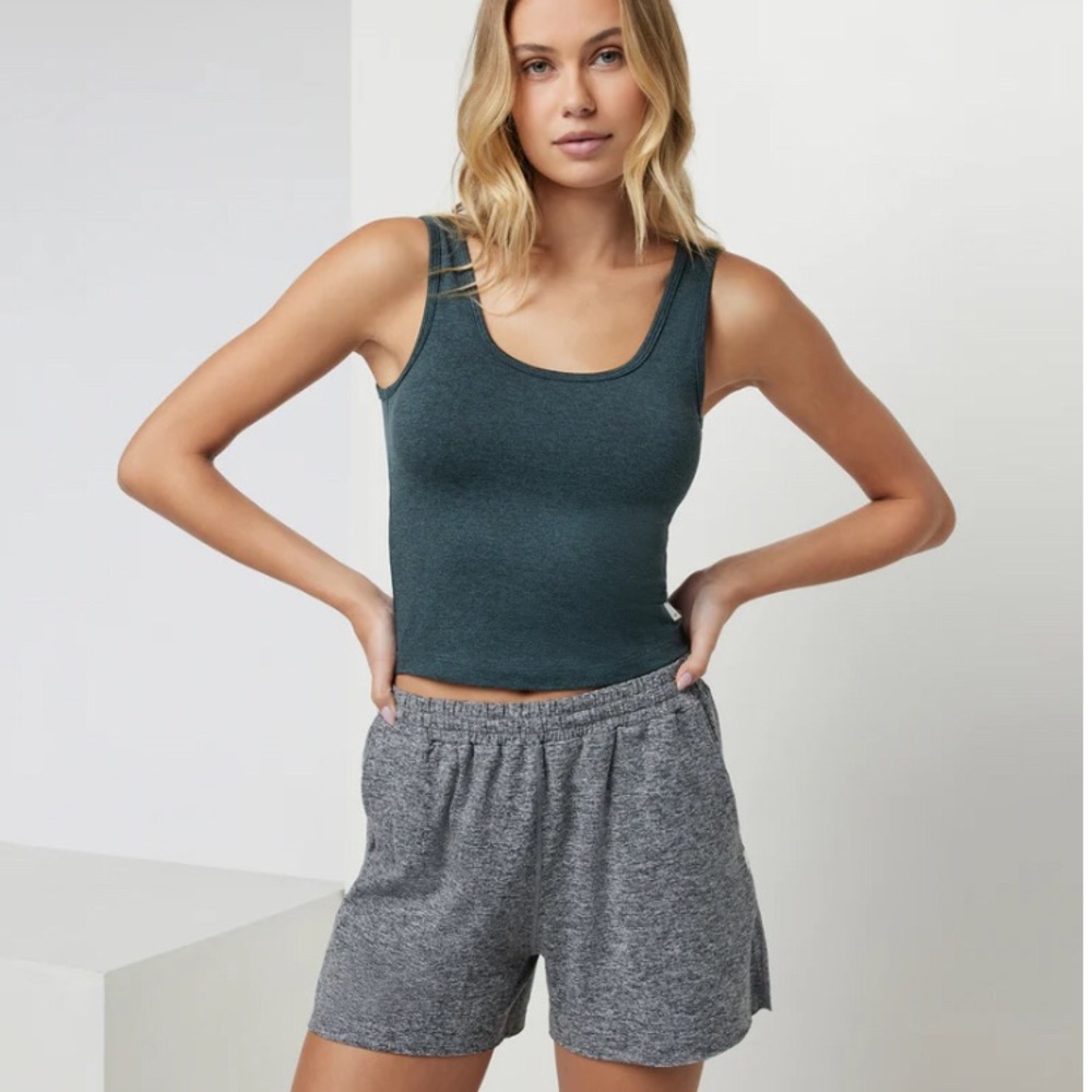 Vuori Halo Essential Tank